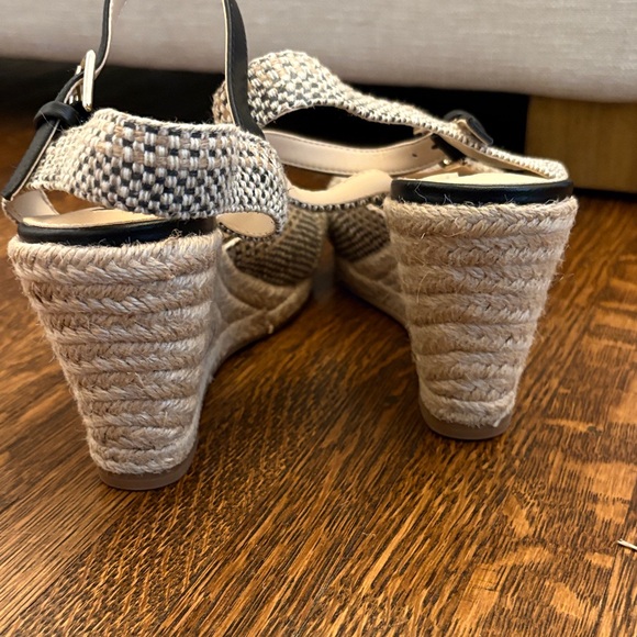 Chic Black and Cream Espadrille Sandals - Picture 5 of 5